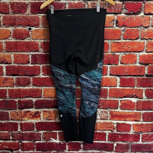 Lululemon leggings size 8 - Picture 9 of 9